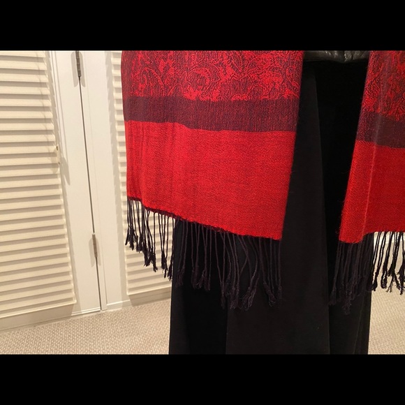 Pashmina - Red and Black - Picture 3 of 8